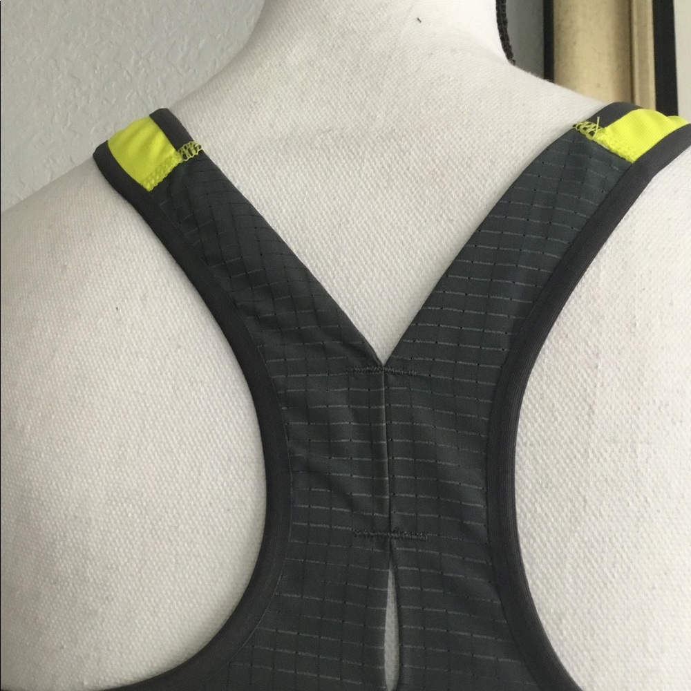 Mountain Hardware active wear top., petite small. - Picture 4 of 8